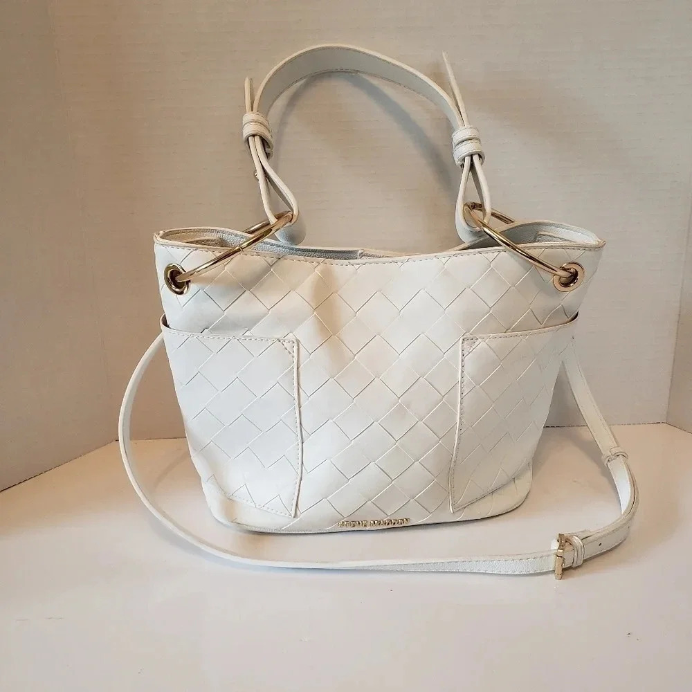 Steve Madden Womans White Satchel/Crossbody Bag.